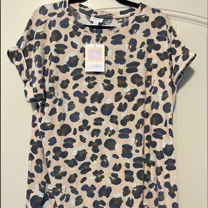 Lularoe “Leah” top